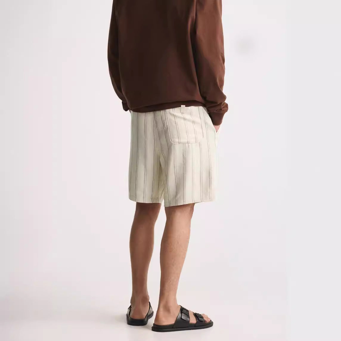 The Linen-Blend Short — Casual Cut