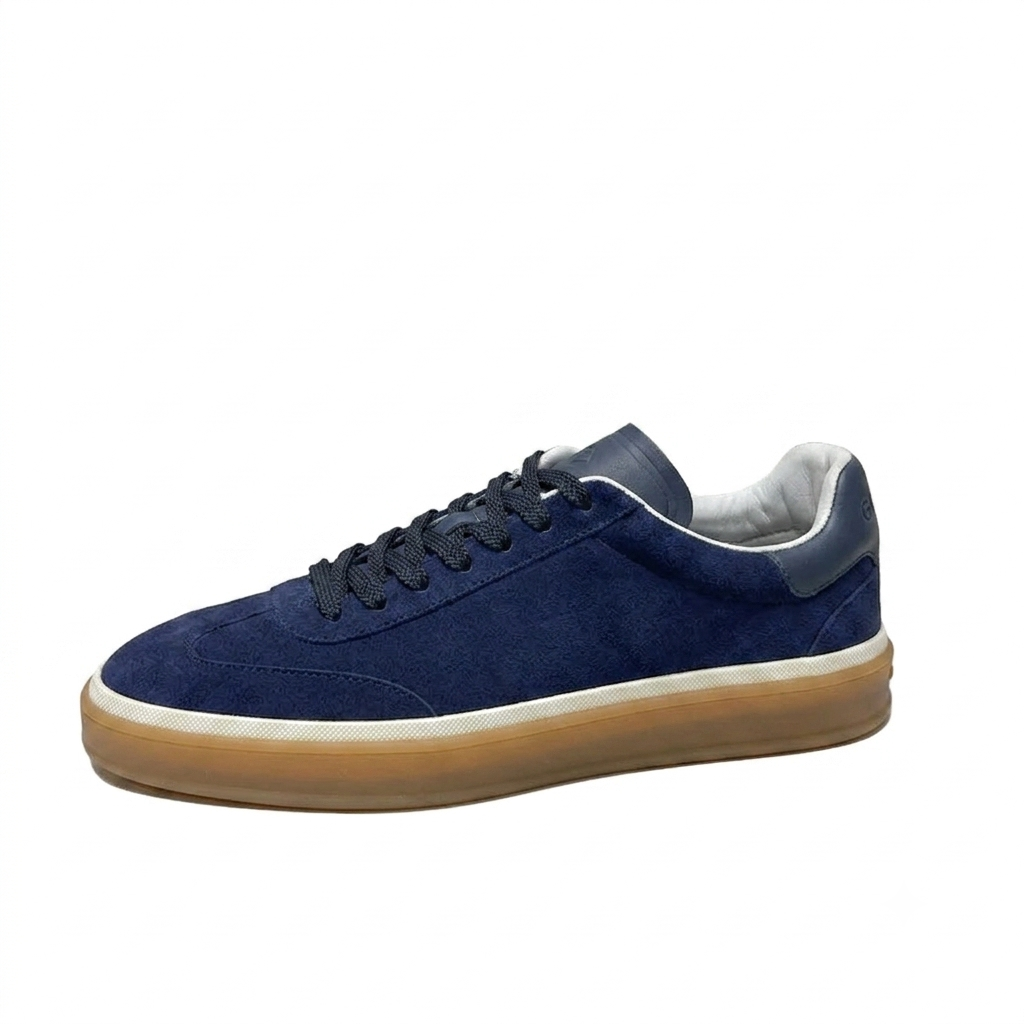 La sneaker en suède — coupe basse